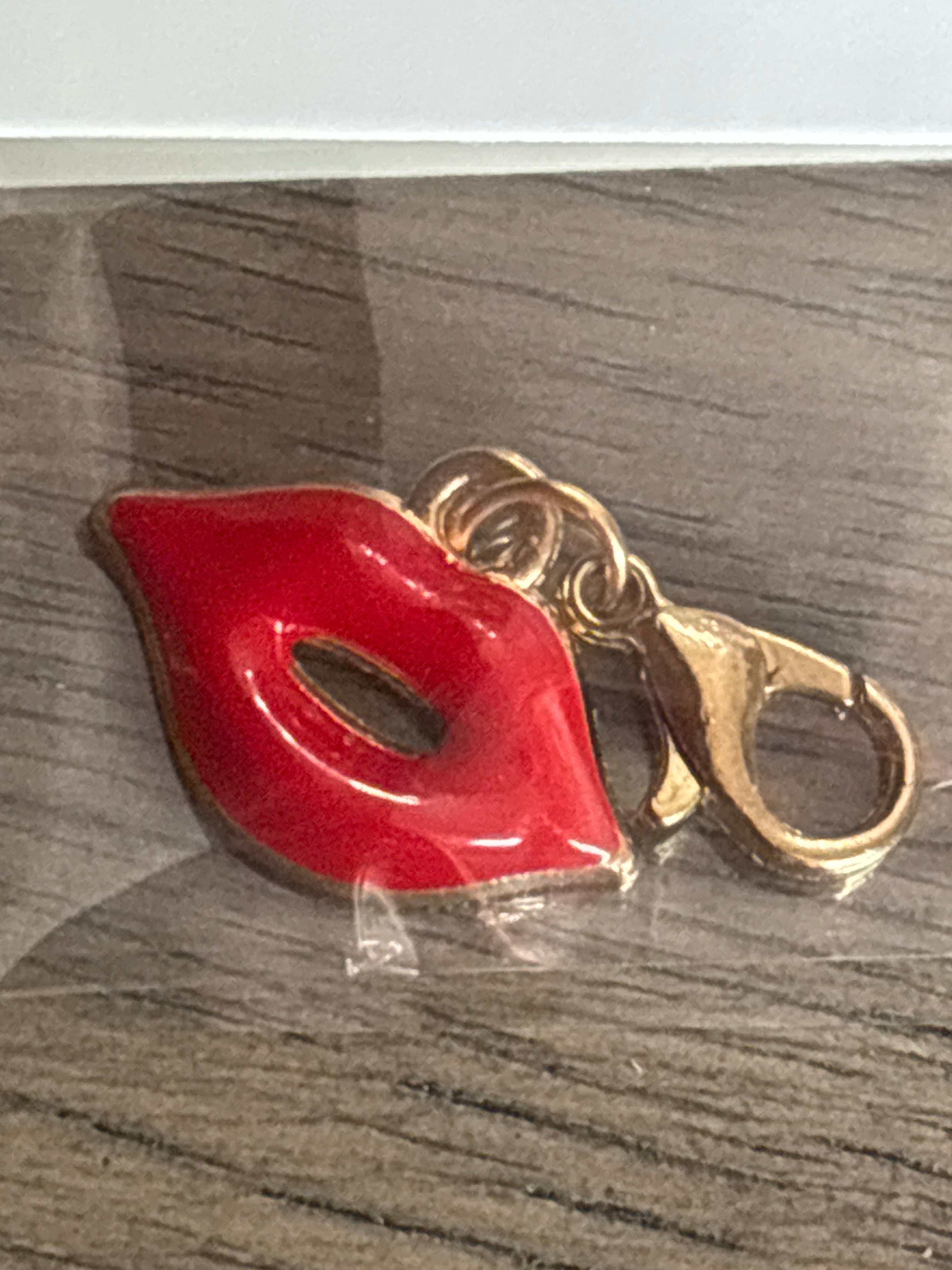 Lips charm
