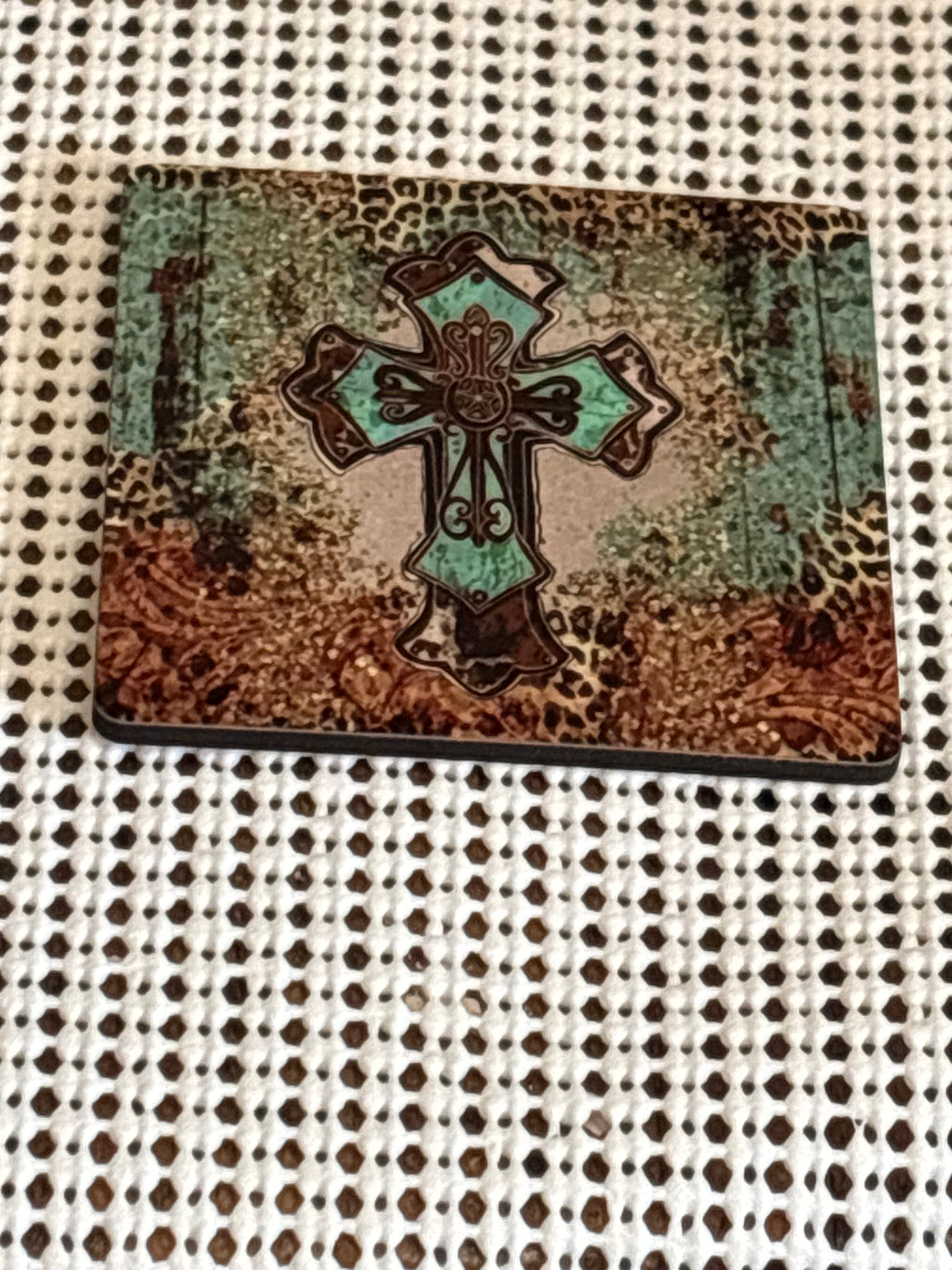 Cross magnet