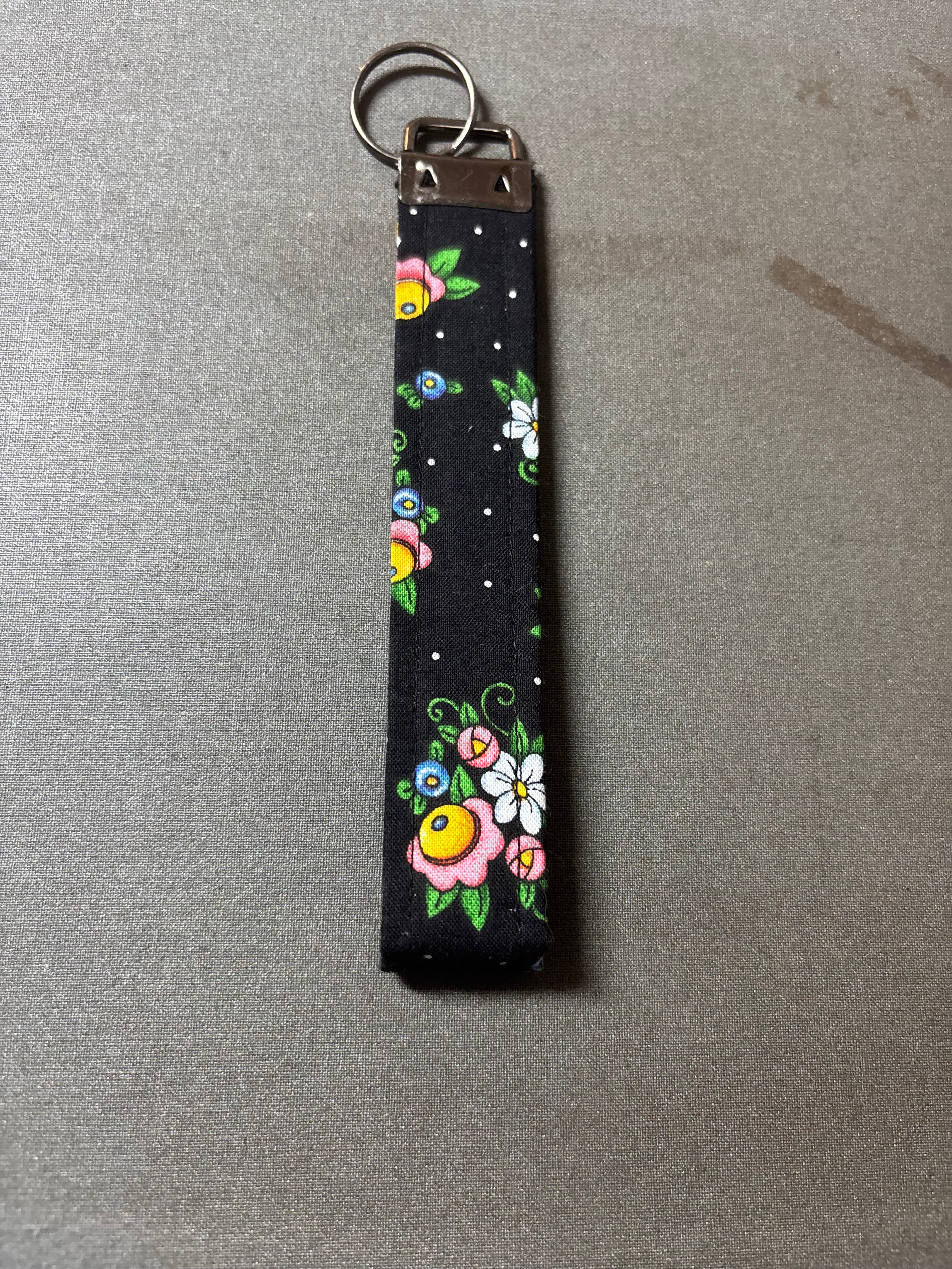 Wristlet keychain